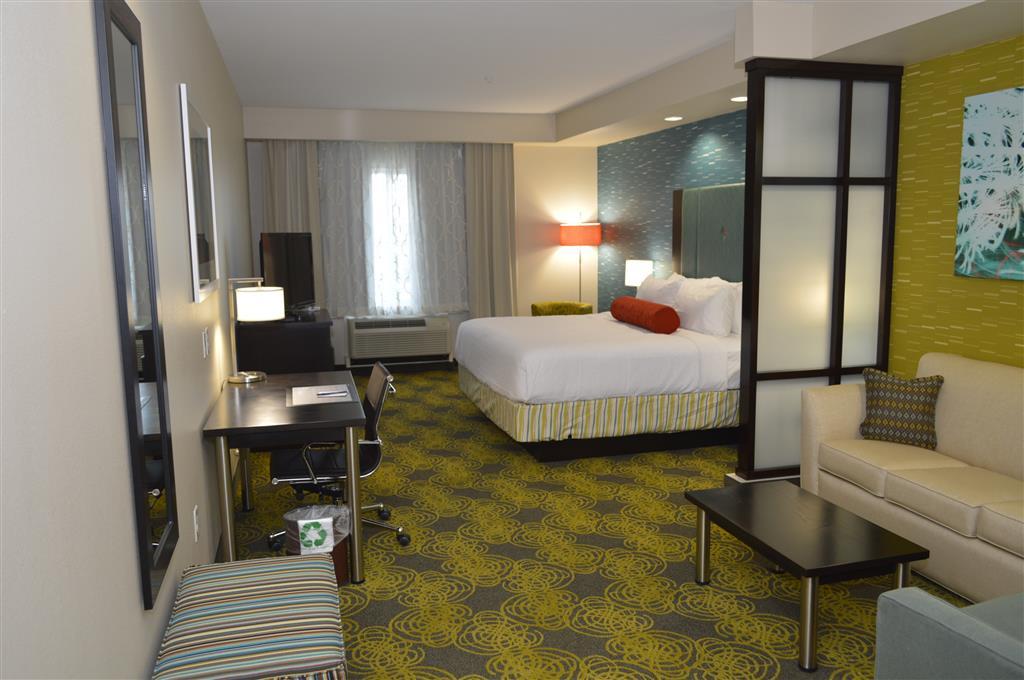 Best Western Premier Ashton Suites - Willowbrook Houston Room photo